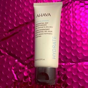 AHAVA
Essential Day Moisturizer – For Normal to Dry Skin 2.5 fl oz/ 75 ml